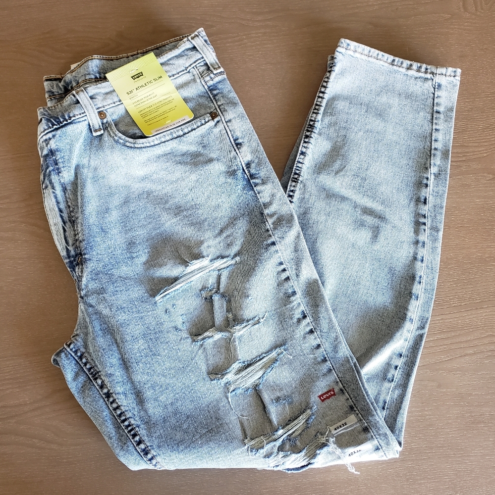 NWT Mens Levi's Light Blue Ripped Jeans